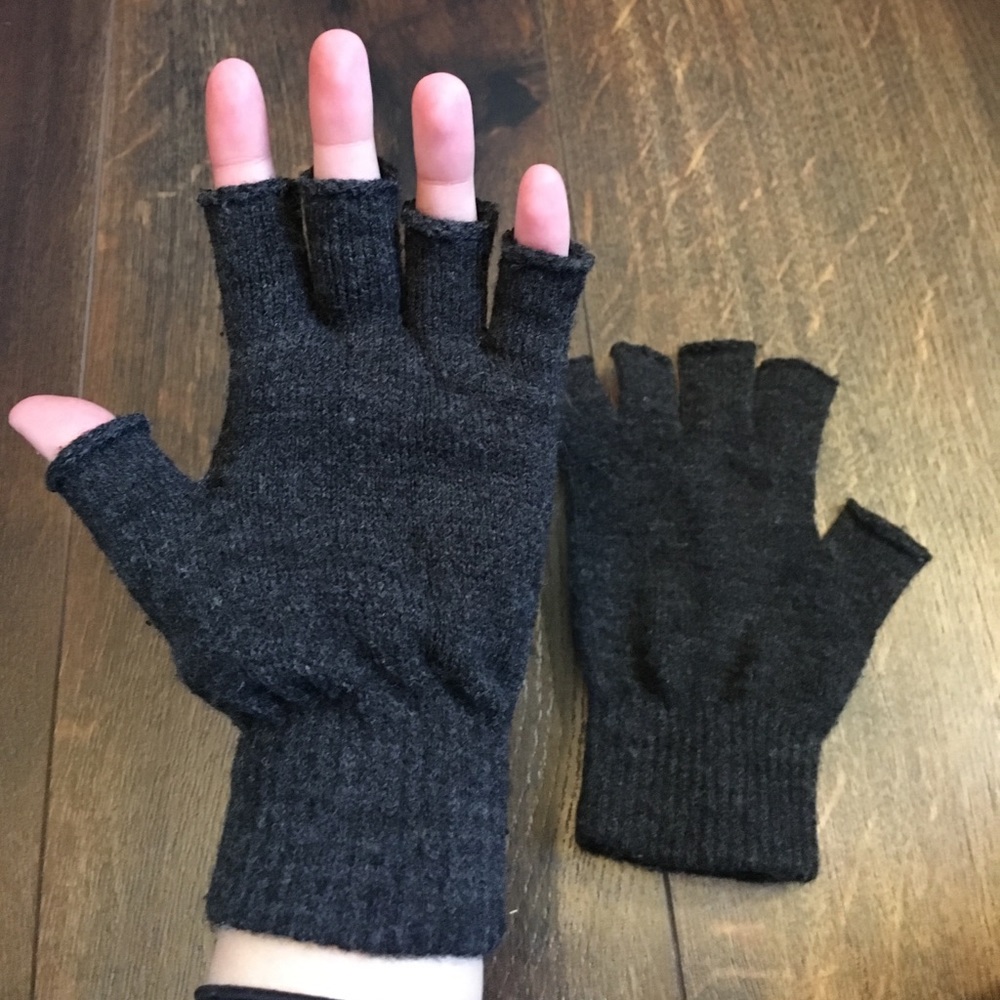 Fingertip-less gloves