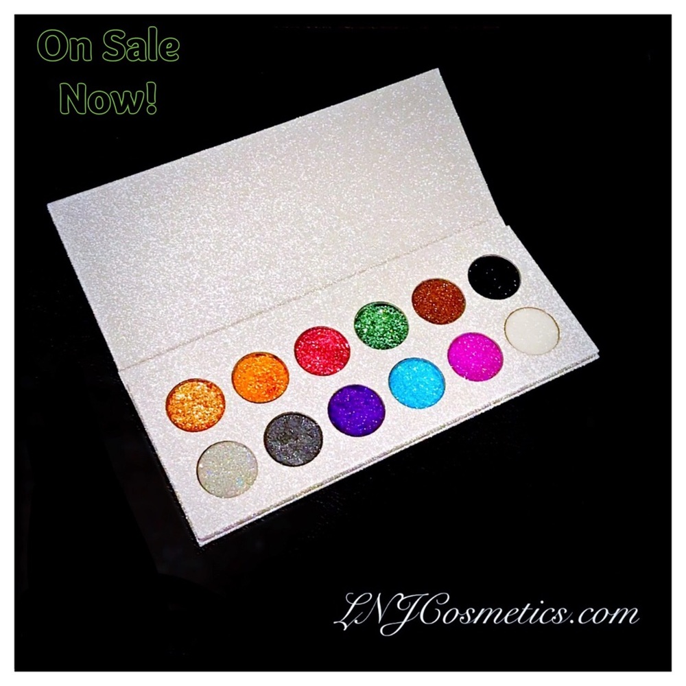 NEW! Cosmetic Glitter Eyeshadow Palette - Picture 1 of 2