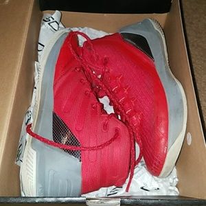 Kids sneakers/tennis shoes