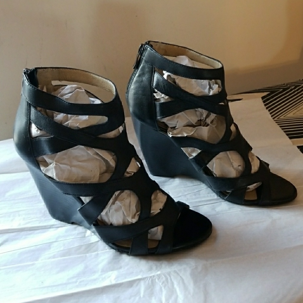 Black sandal
