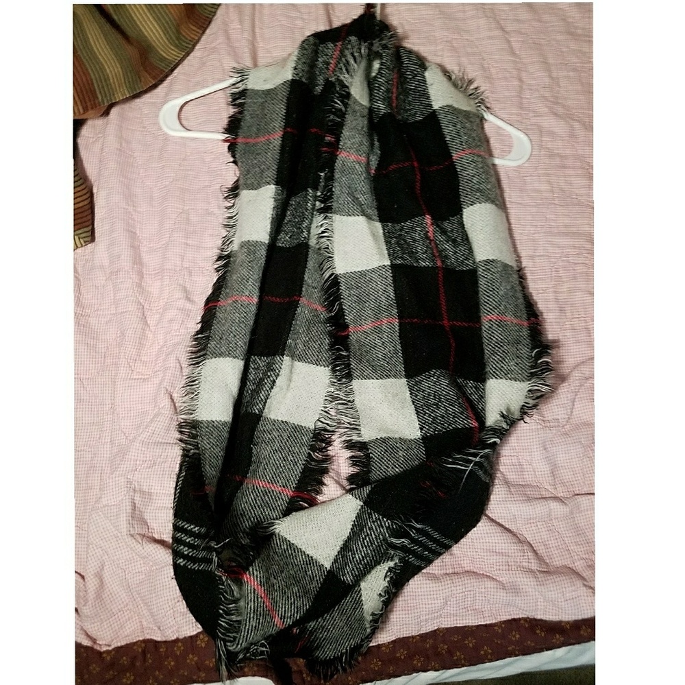 A reversible fashionable Fall Scarf.
