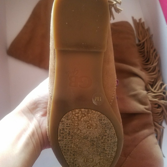 Shoes - Picture 2 of 4