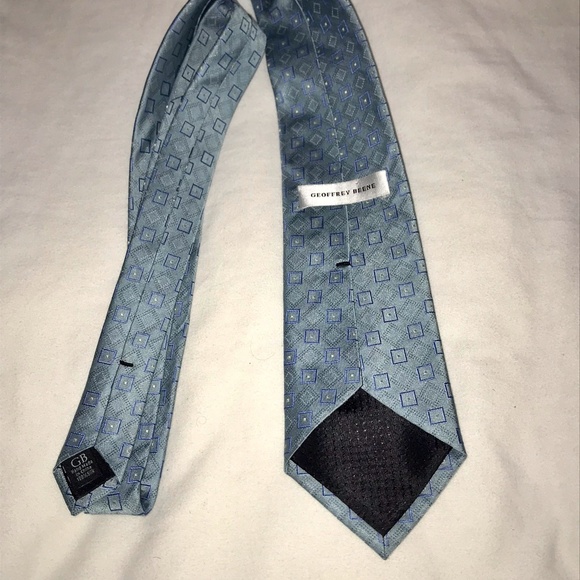 Geoffrey Beene Tie - Picture 2 of 4