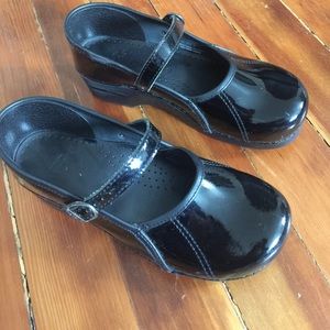 DANSKO Mary Jane clogs in patent leather black