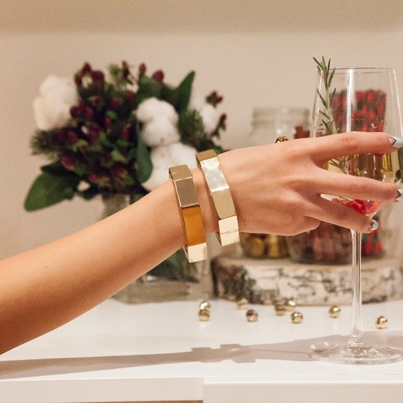 🍭Jingle All The Way Geometric Gold Bangle🍭 - Picture 1 of 7