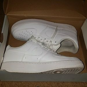 Men's sneakers/tennis shoes