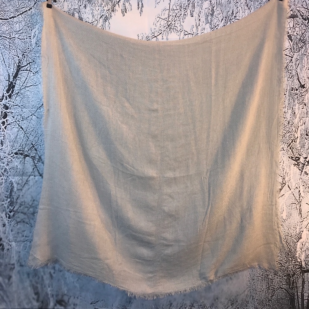 🎁 NWT Oversized Scarf / Wrap ❤️🐾 - Picture 4 of 7