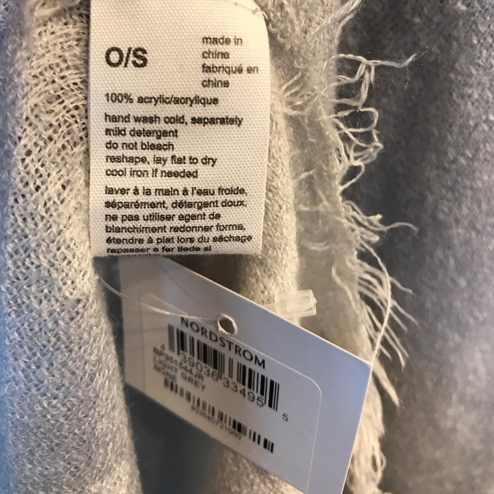 🎁 NWT Oversized Scarf / Wrap ❤️🐾 - Picture 7 of 7