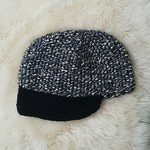 🆕 Yigal Azrouei One Size Beanie Hat
