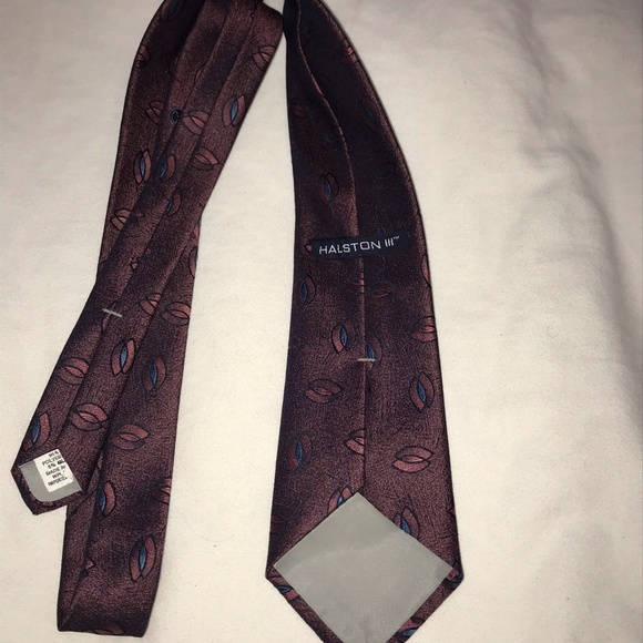 Halston III - Picture 2 of 4