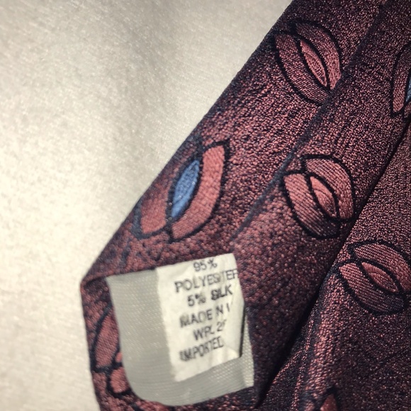 Halston III - Picture 4 of 4