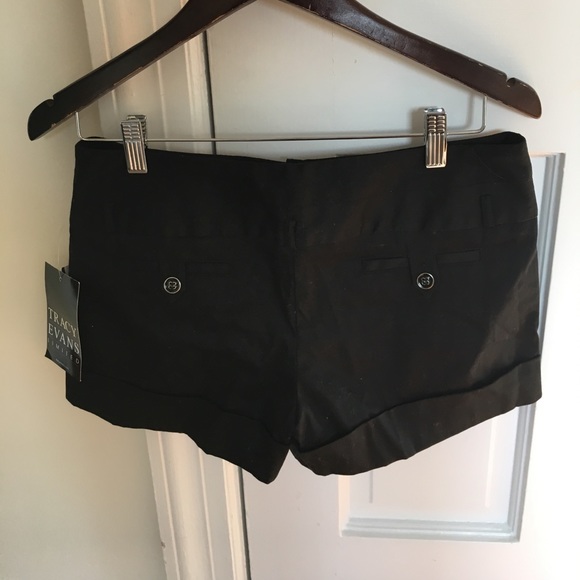 NEW Shorts 🖤 - Picture 2 of 3