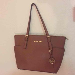 Michael Kors Jet set tote Price firm☺️