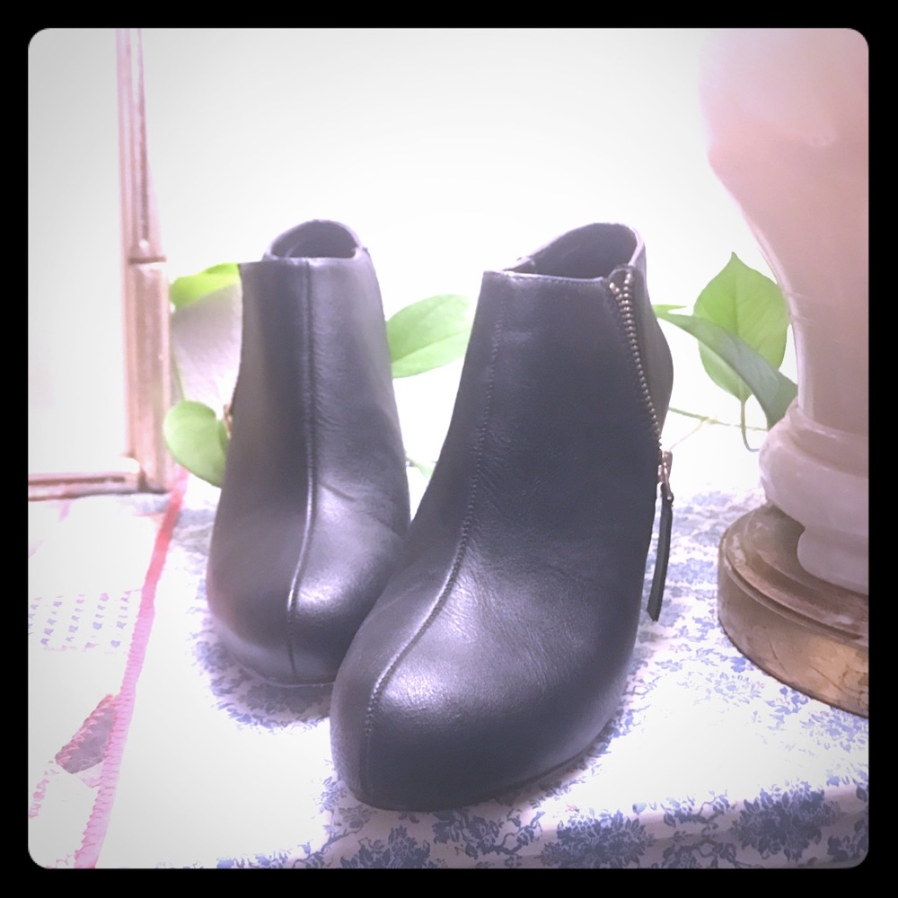 High heel booties Steve Madden never worn