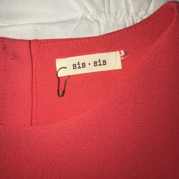 Short Sleeved Scallop Cut Shirt W/ Button-Up Back - Picture 3 of 3