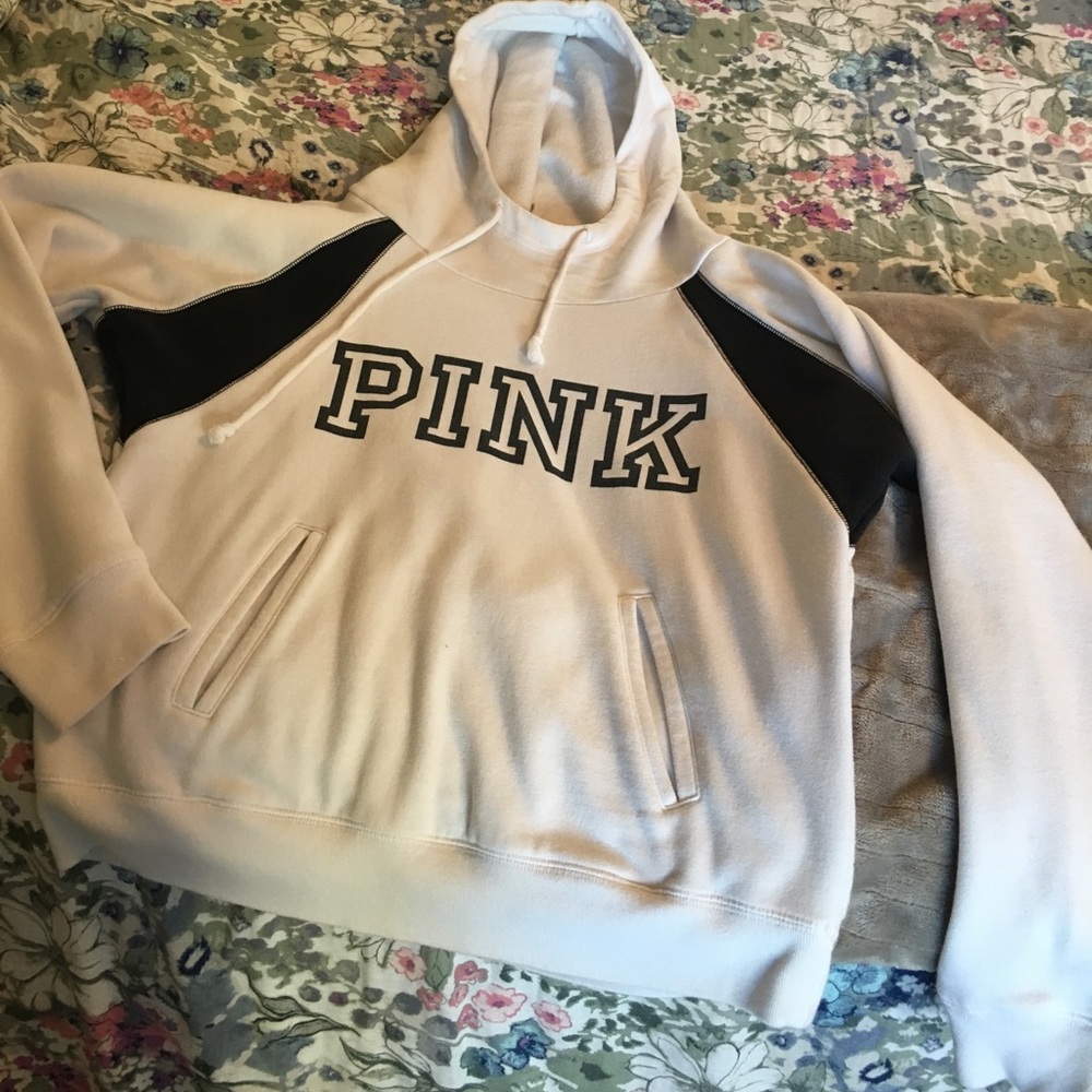 VS PINK WHITE/BLACK SWEATSHIRT