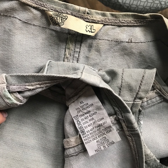 Two XL and One L Vest - Picture 3 of 5