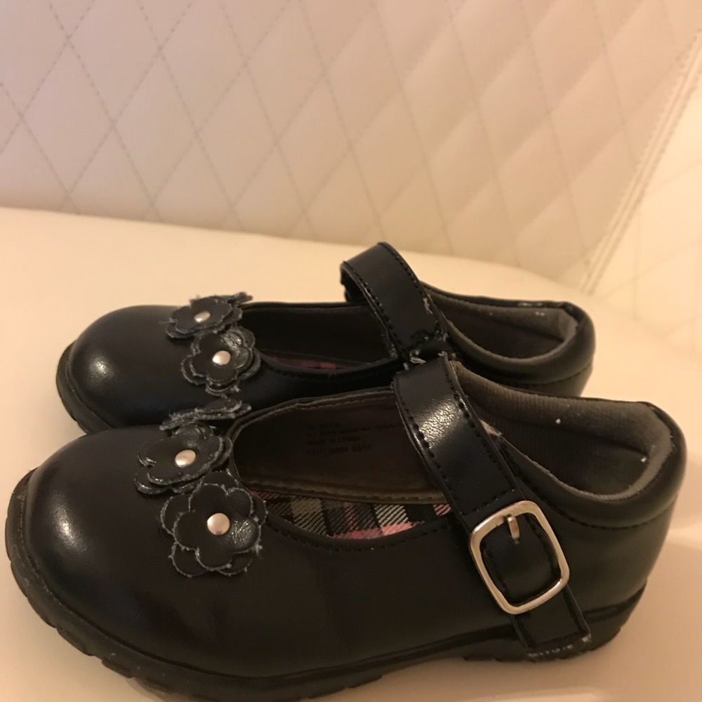 Black toddler shoes size 8