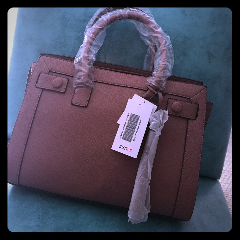 A Satchel that works with both casual&formal looks