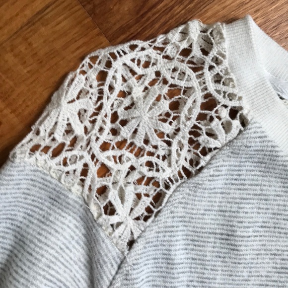 Cute sweatshirt with crocheted sleeve caps! - Picture 4 of 7