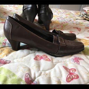 Brown leather pumps, worn once, aerosole