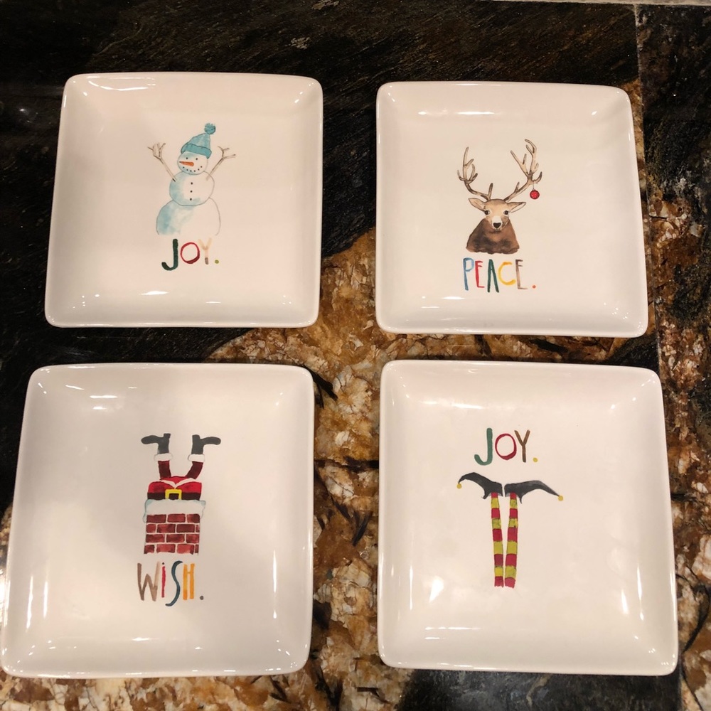 Rae Dunn Christmas Plate set!