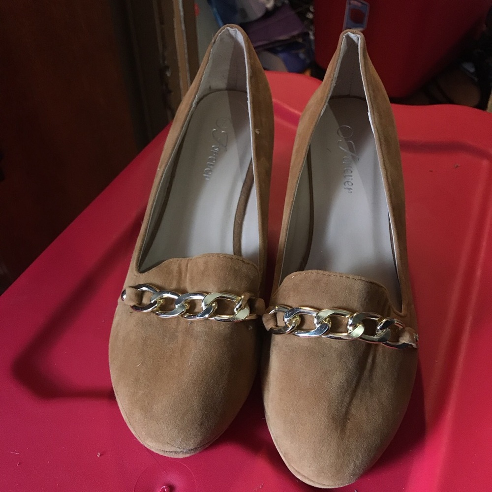 Brown heels gold chain