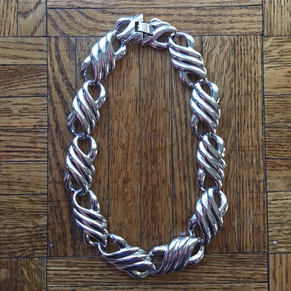 Short chunky fashion necklace