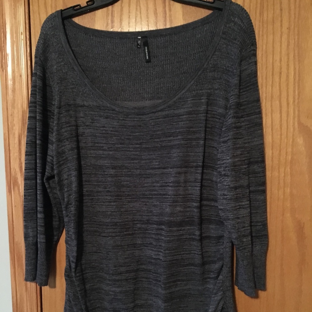 Gray/black sweater