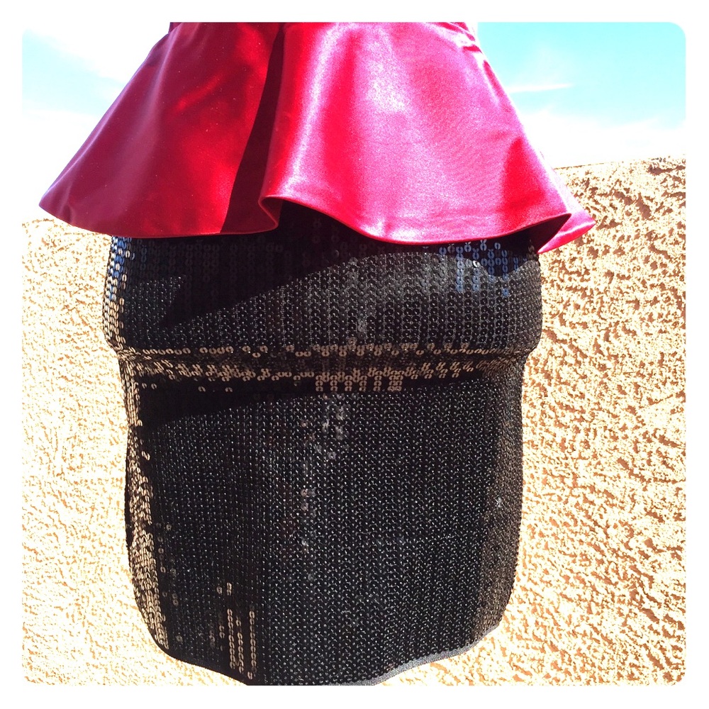 🖤 Black Sequin Mini-Mid Skirt 🖤