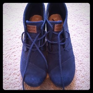 Tom's blue suede booties