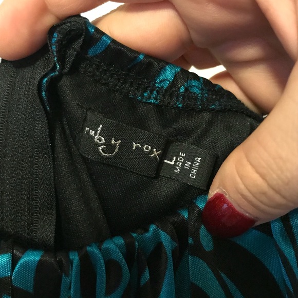 Dress - Picture 3 of 3