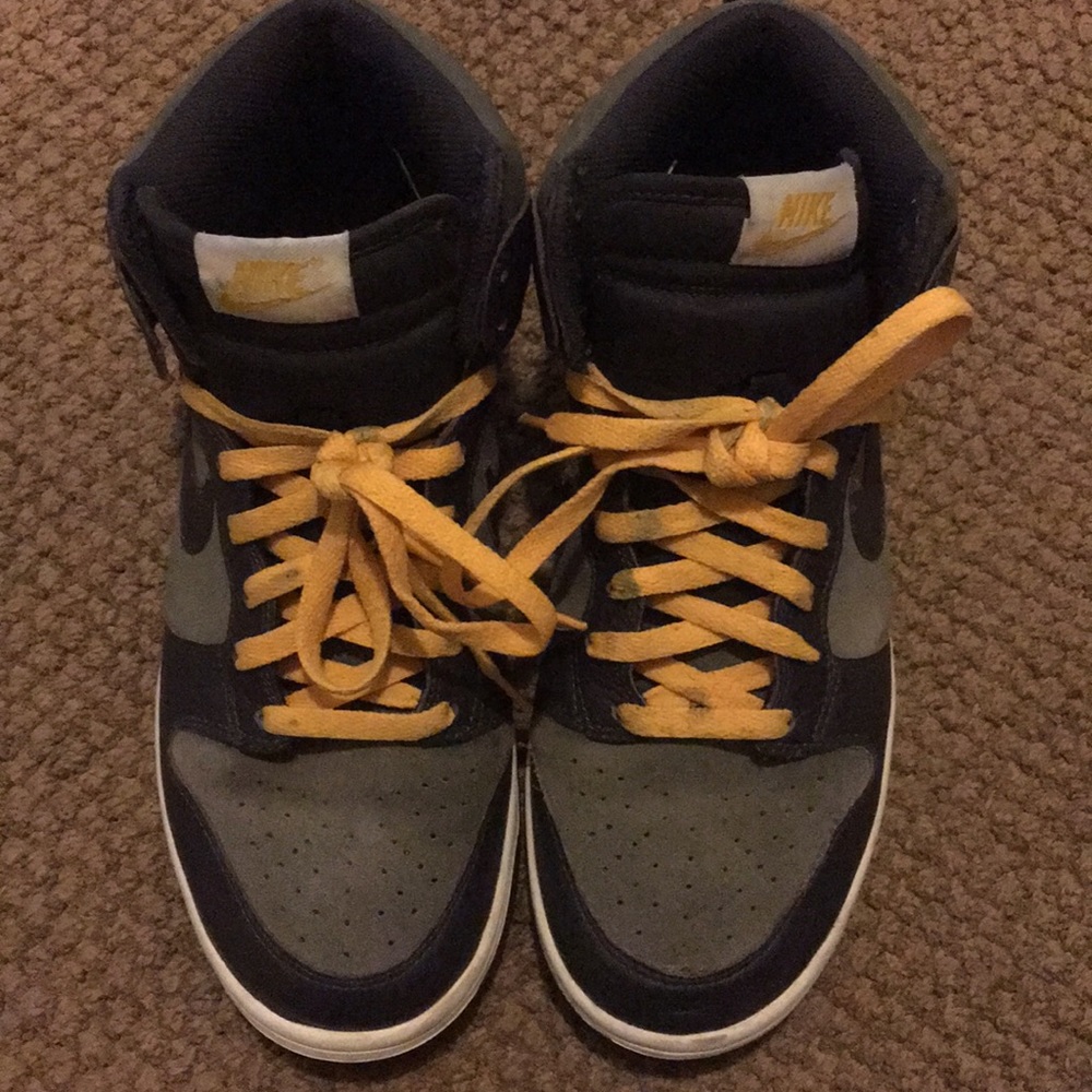 Nike Dunks - Picture 2 of 4