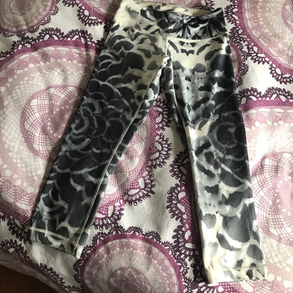 lululemon athletica Pants - Lululemon Wunder Under Yoga pants
