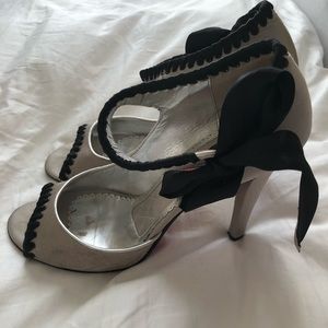Betsy Johnson Size 10 Satin Black and Silver Heels