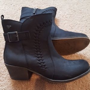 Roxy ankle booties in black