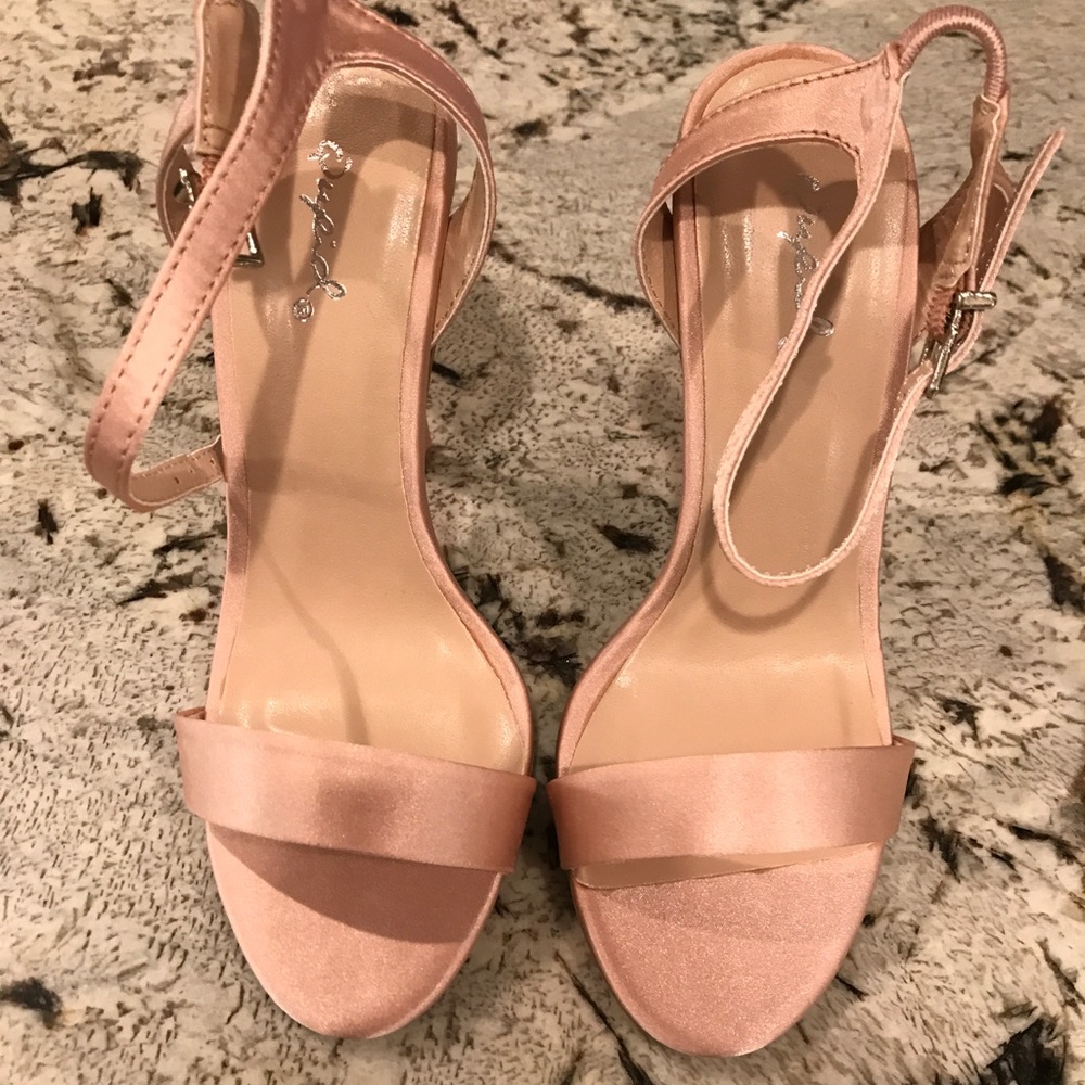 Qupid Heels Pink Satin Size 6. Brand New! 💕