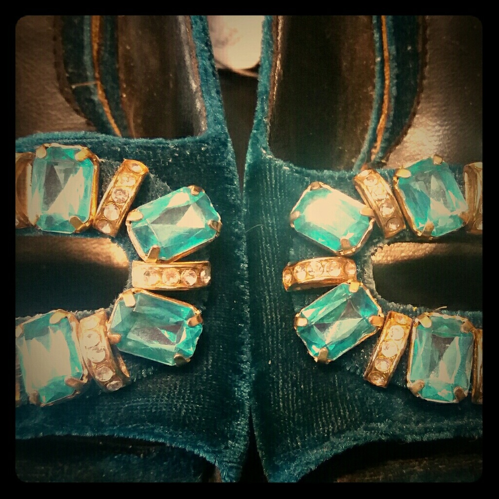 Exquisite Vintage Velvet Jeweled Wedges
