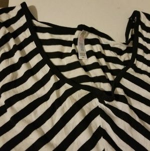 Black and White Triangular Striped Clsssic Tee