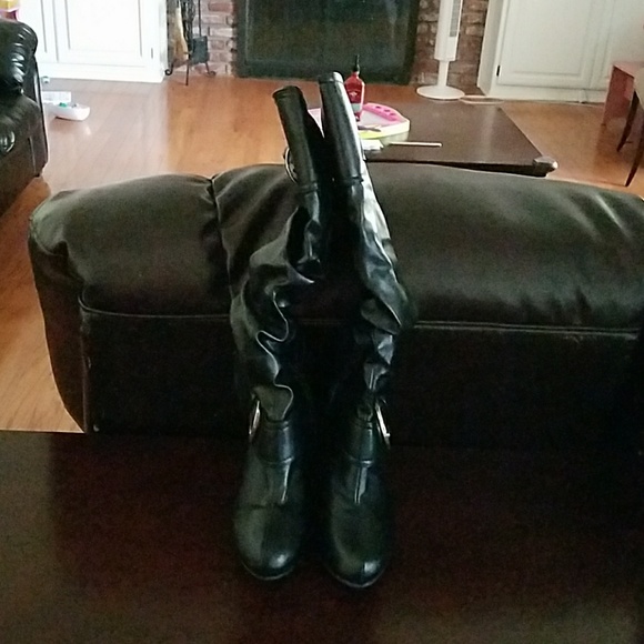 Boots - Picture 3 of 3