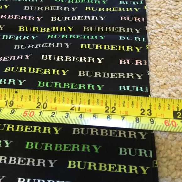 BURBERRY Cotton Scarf. Made in Italy - Picture 4 of 7