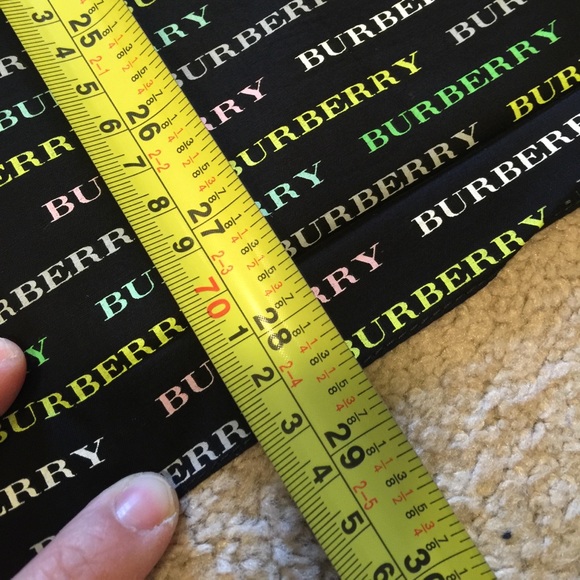 BURBERRY Cotton Scarf. Made in Italy - Picture 5 of 7