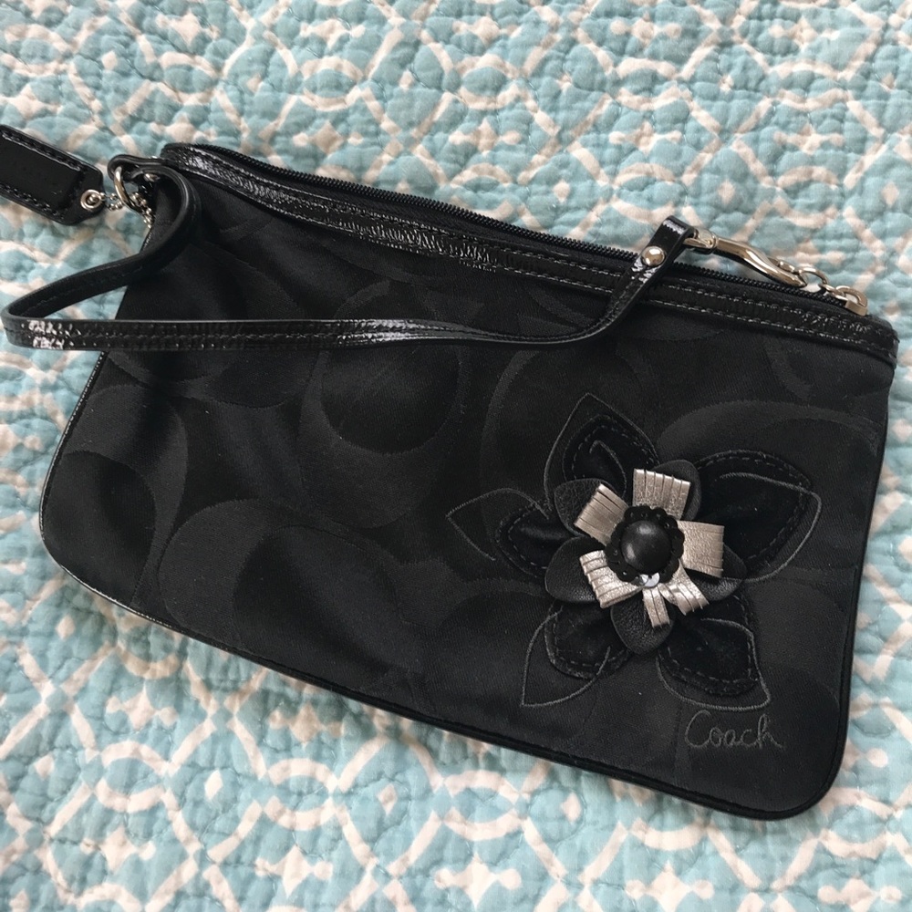 Price DROP 💥 COACH wristlet with flower decal ⭐️