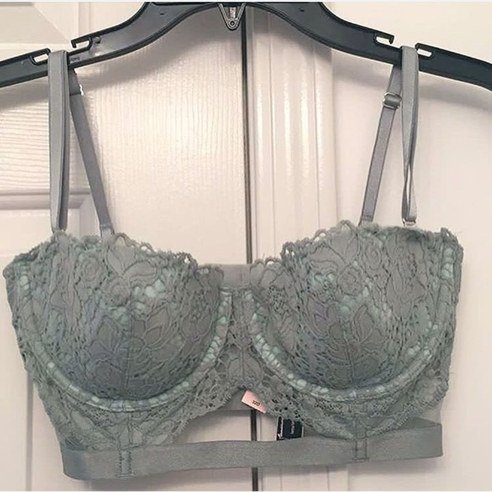 BNWT VS mint corset 32D