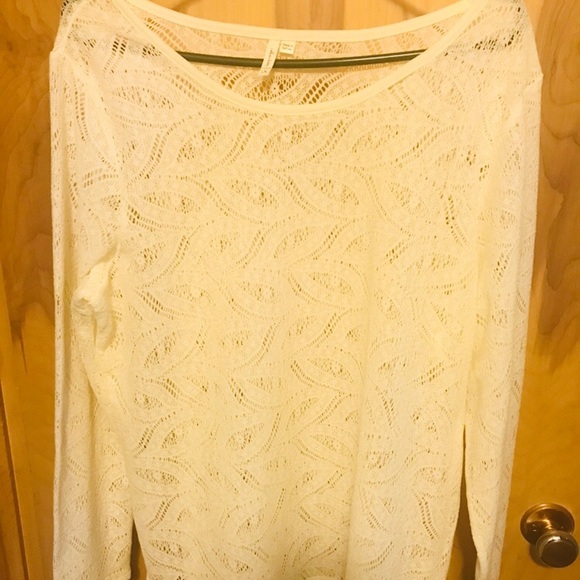 Classy white top - Picture 2 of 4