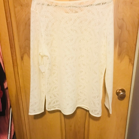 Classy white top - Picture 3 of 4