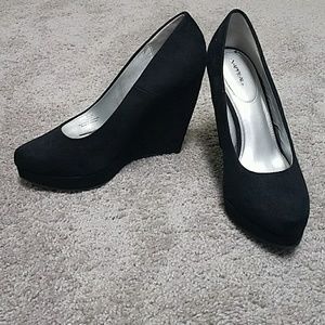 Black wedge heels