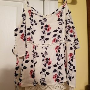 Langlock Cold Shoulder top