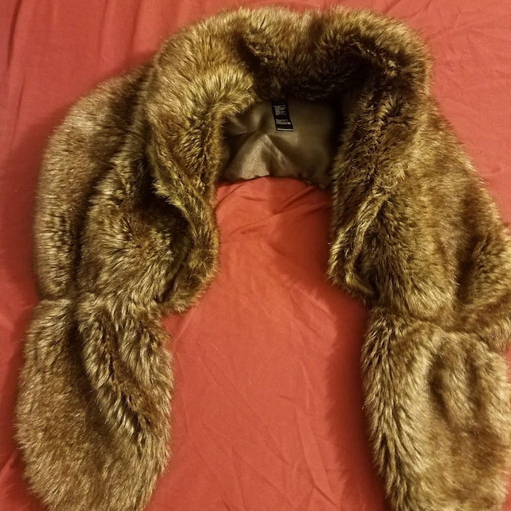 Beautiful Faux Fur Shoulder Shawl