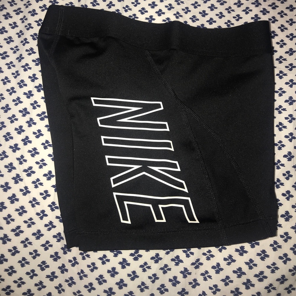 Nike pro shorts 3” - Picture 2 of 5